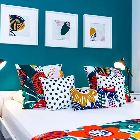 Niko's Charming With Free Parking شقة *