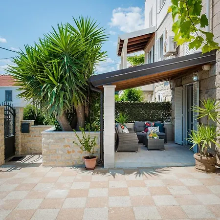 Niko's Charming With Free Parking Appartement *