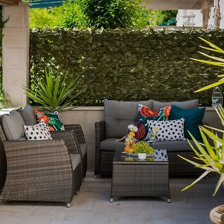 Niko's Charming With Free Parking *