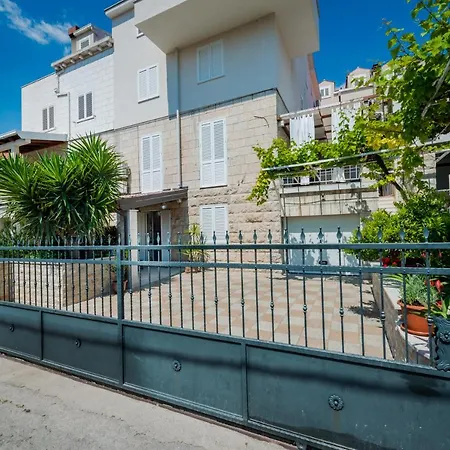 Niko's Charming With Free Parking شقة *