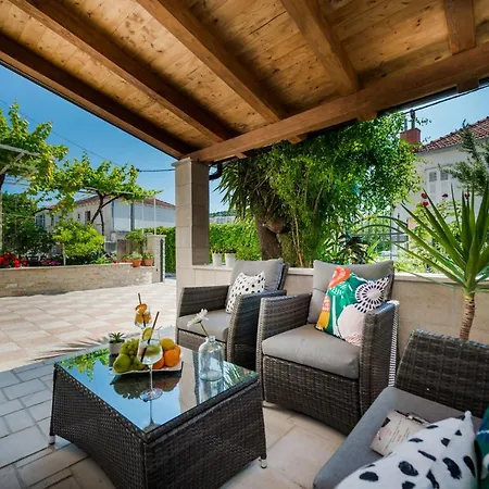 Apartamento Niko's Charming With Free Parking