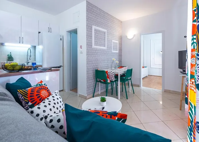 Niko's Charming With Free Parking Apartman