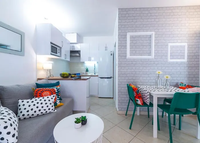 아파트 Niko's Charming With Free Parking