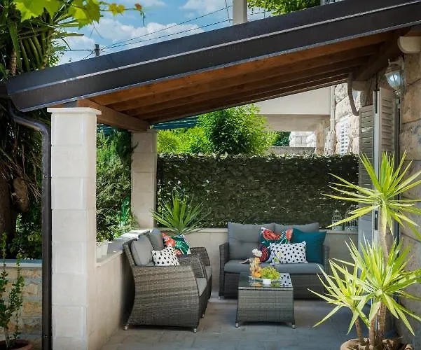 Niko's Charming With Free Parking Apartman *