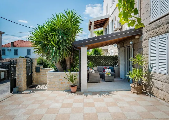 Niko's Charming With Free Parking Apartman *