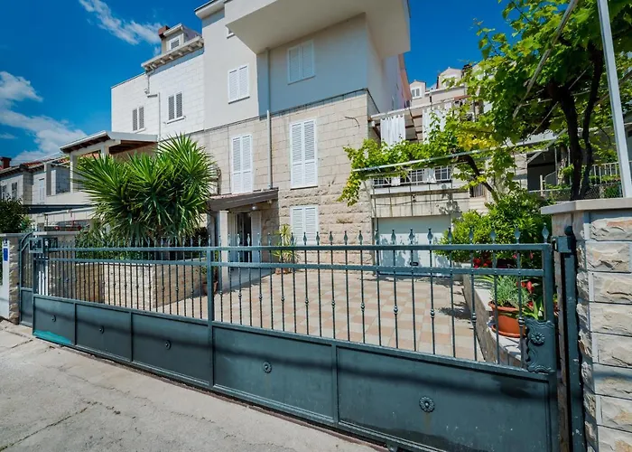 Niko's Charming With Free Parking Apartman *